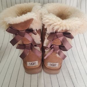 Chesnut Bailey Bow Uggs Size 8